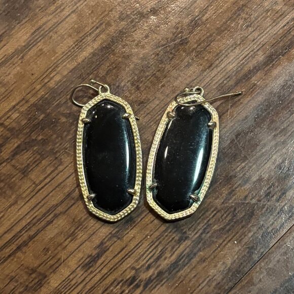 KENDRA SCOTT Elle Gold Drop Earrings in Black - Picture 2 of 2